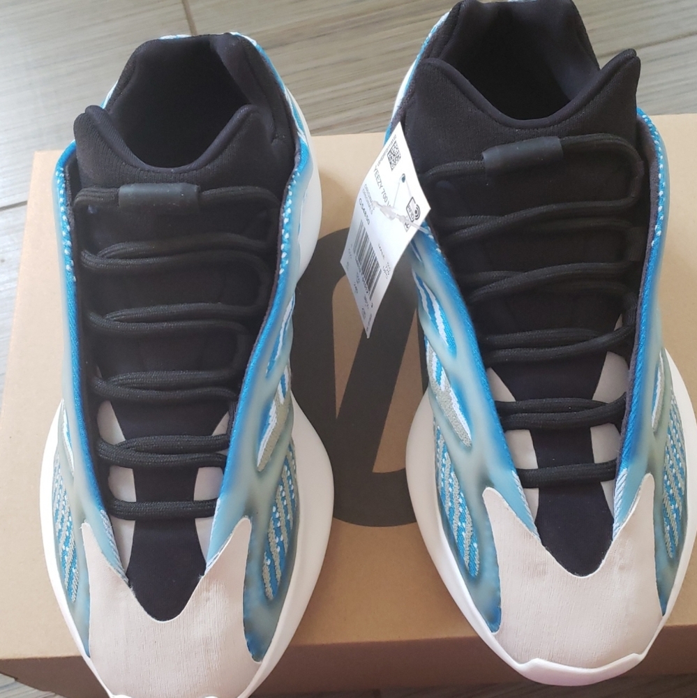 Yeezy Boost 700 v3 Azareth